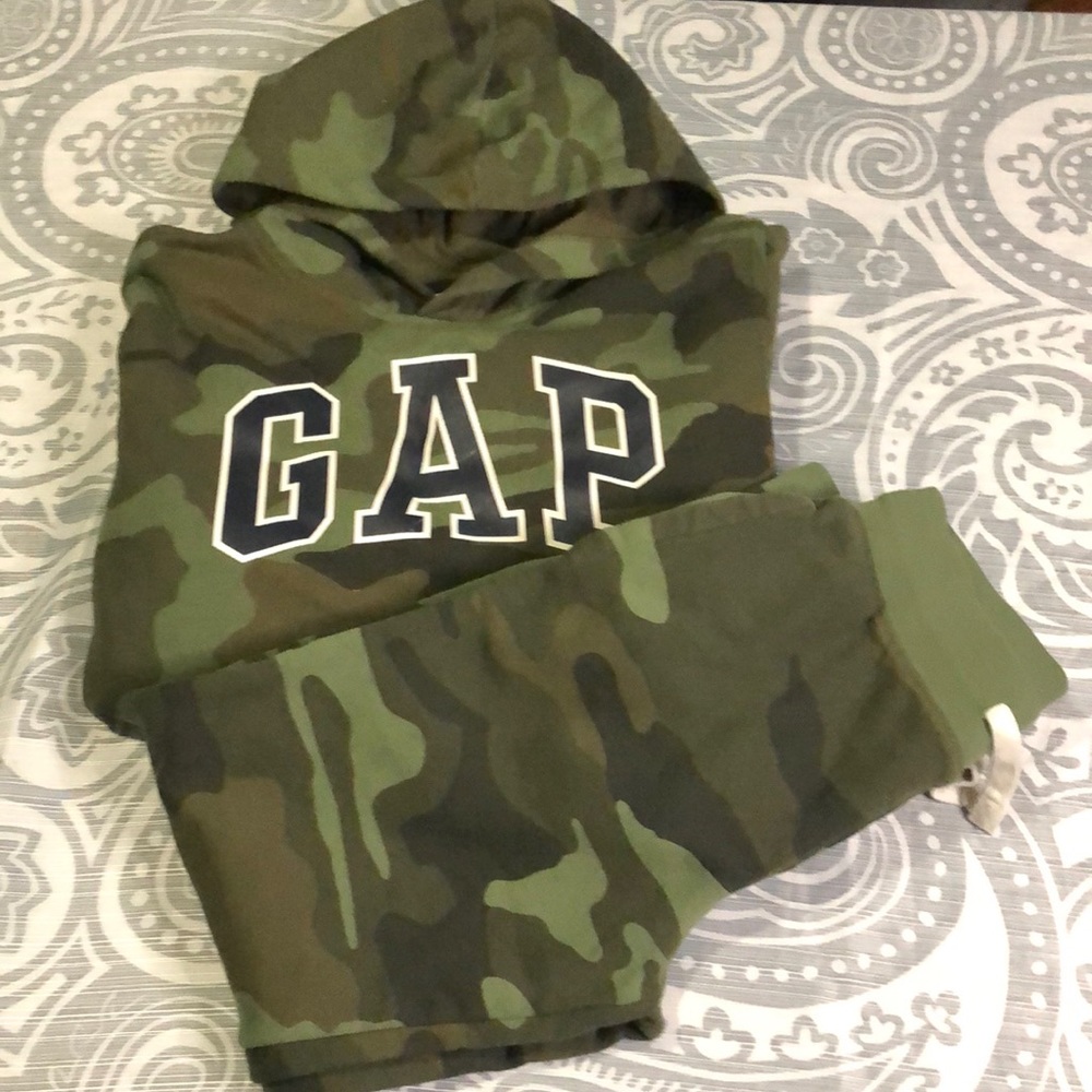 GAP Army fatigue sweatsuit  size 10/large boys